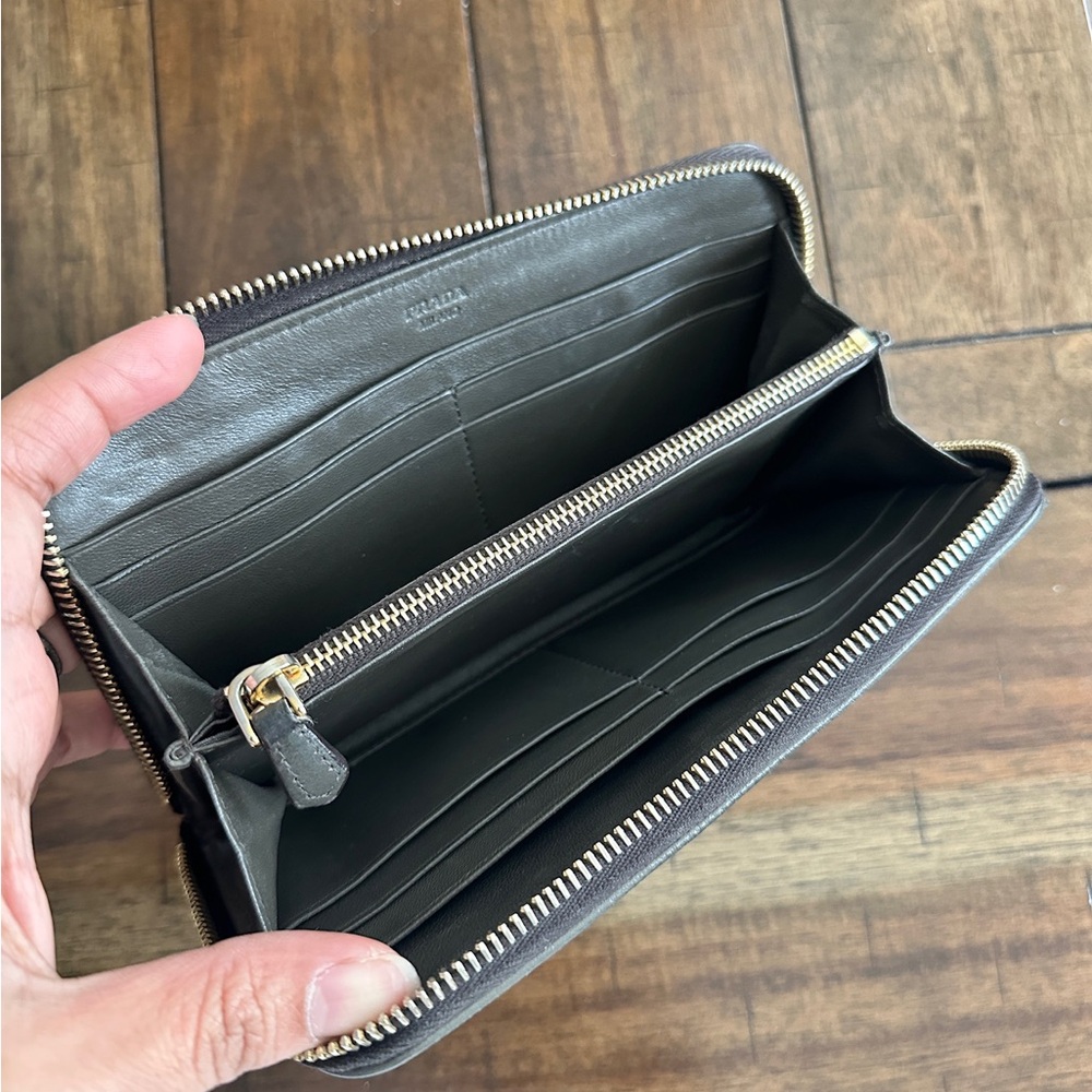 PRADA Wallet - Picture 5 of 8